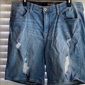 Sky High Skinny Torrid Premium Jean Shorts Size 18